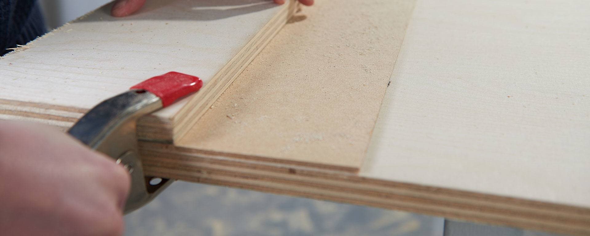 Fabriquer un guide de coupe pour sa scie circulaire Réaliser des coupes droites Fabriquer un guide de coupe pour sa scie circulaire Réaliser des coupes droites